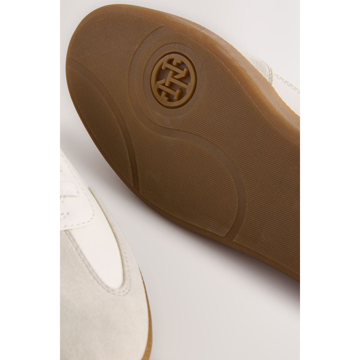 Baskets basses style salomé crème, NEXT