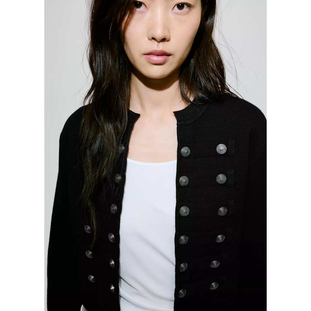 Veste en maille fine avec boutons noir, MANGO