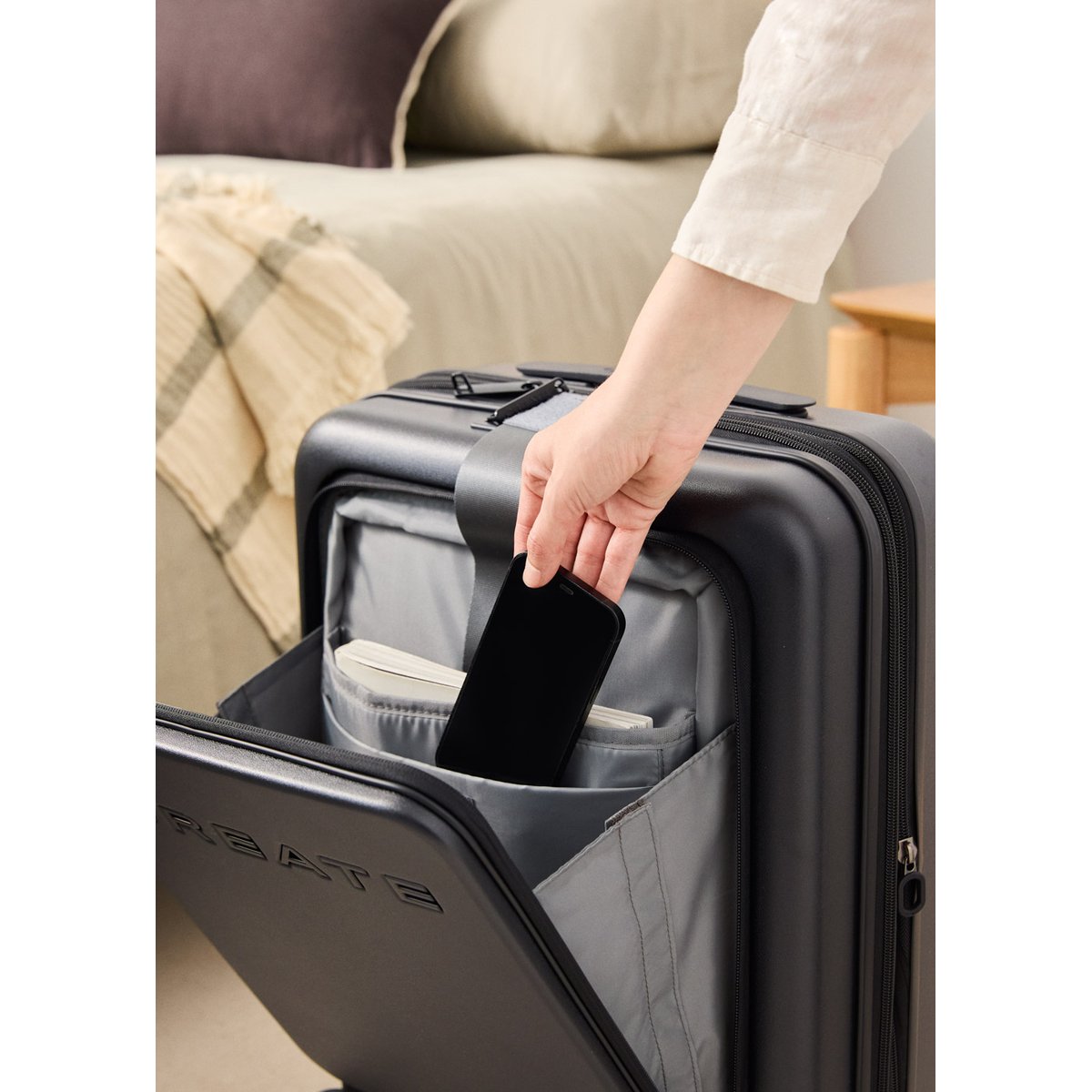 Valise rigide extensible en polycarbonate compatible avec les compagnies Low Cost avec cadenas TSA LUGGAGE STUDIO POCKET noir, CREATE