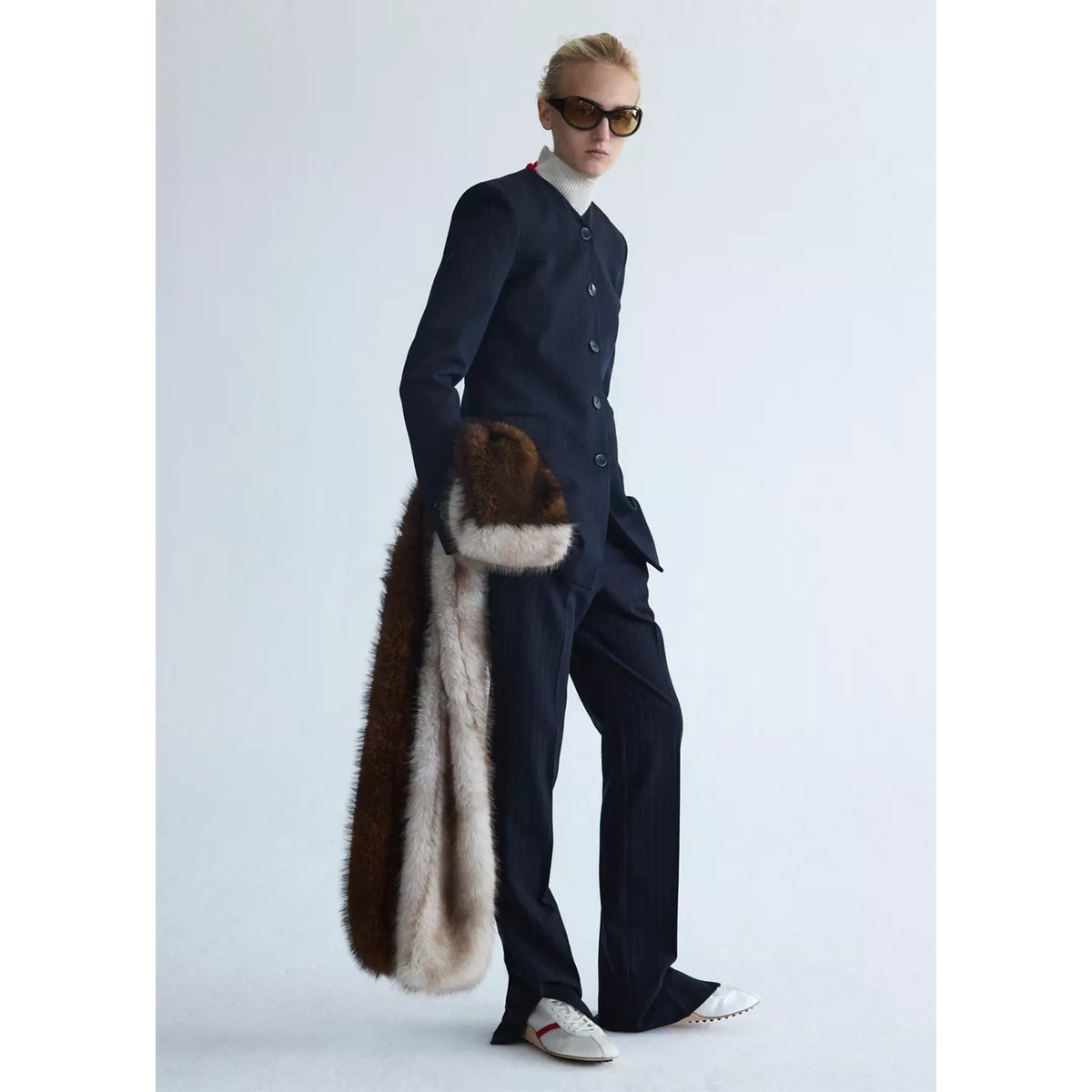 Pantalon de costume fines rayures bleu marine, MANGO
