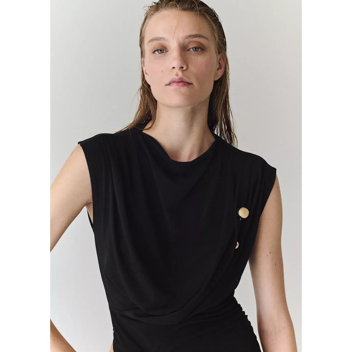 Robe midi drapée noir, MANGO