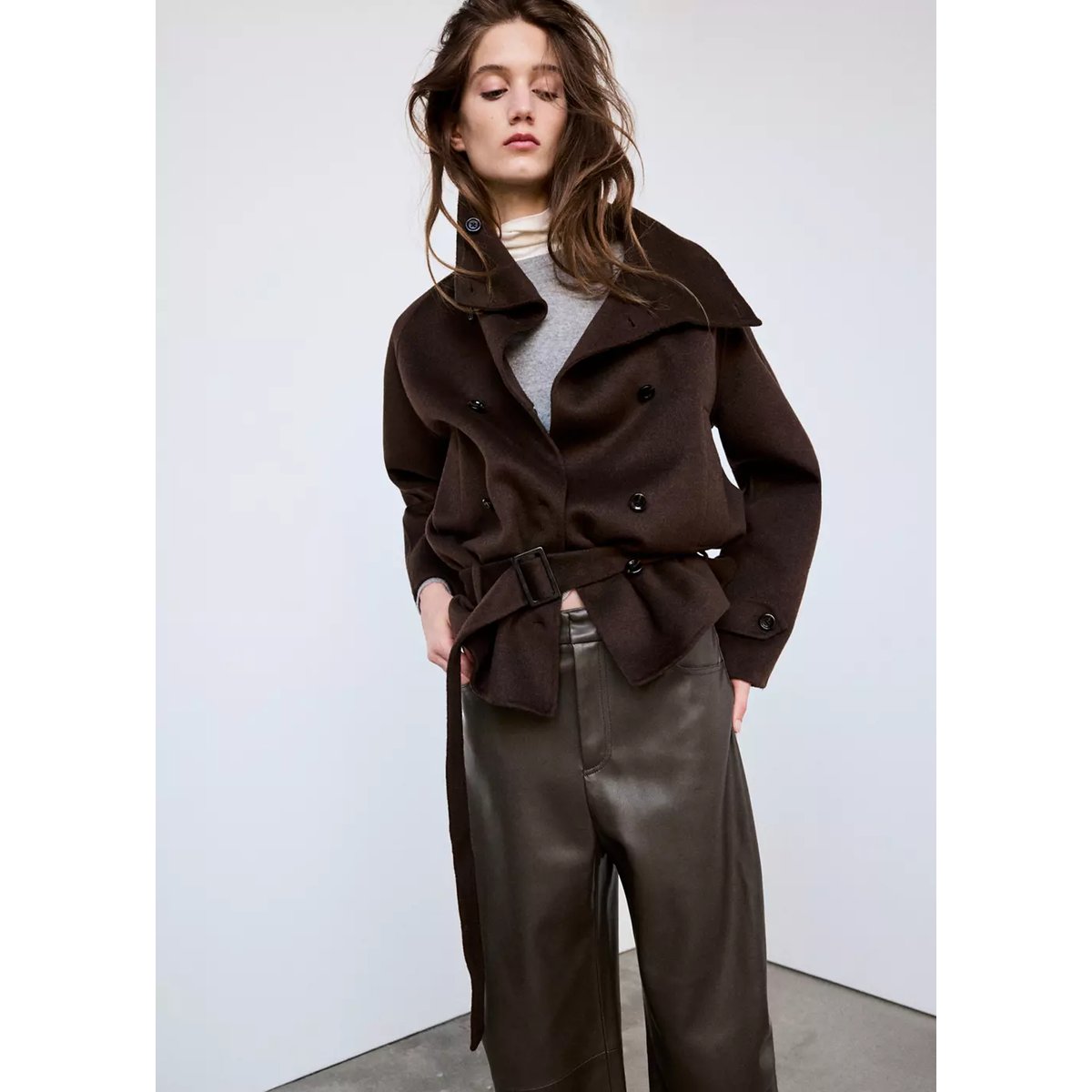 Pantalon ballon effet cuir chocolat, MANGO