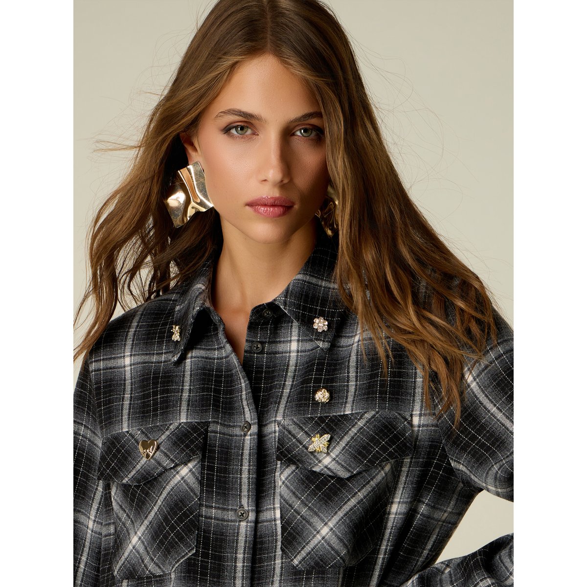 Chemise avec pins bijou noir, OLTRE