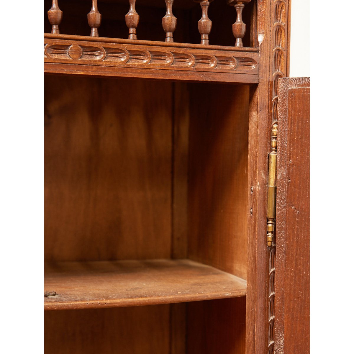 Buffet régional en bois Gilbert N°1711 - Bon état bois foncé, DEBONGOUT