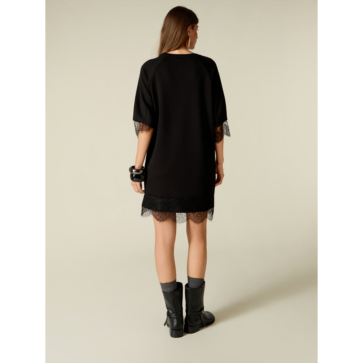 Robe en dentelle noir, OLTRE