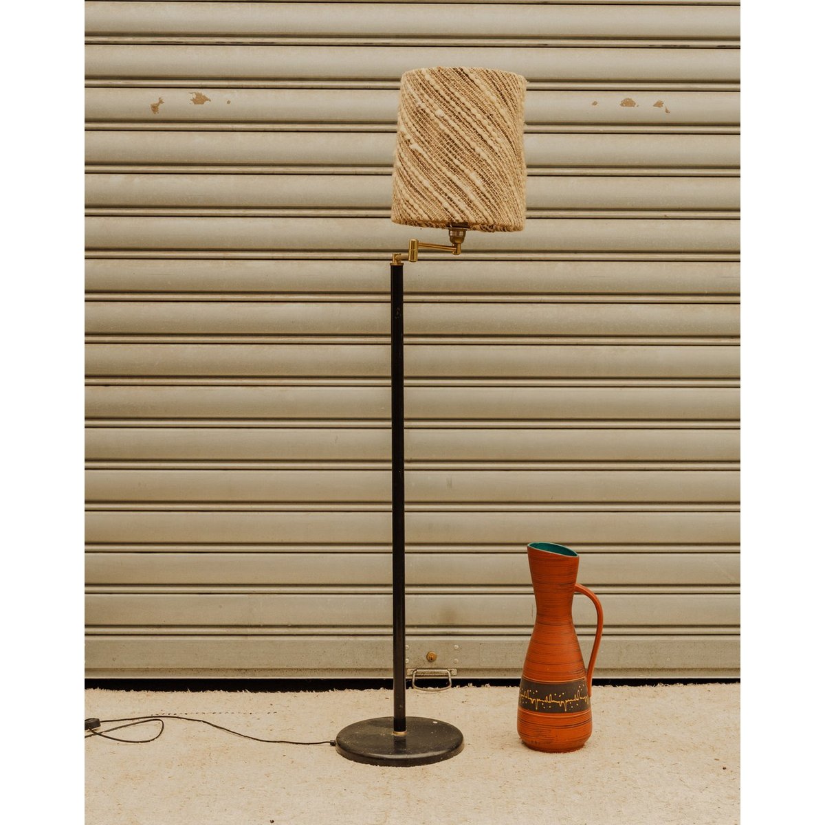 Lampadaire en métal noir et laine beige Julien N°432 - Bon état noir, DEBONGOUT