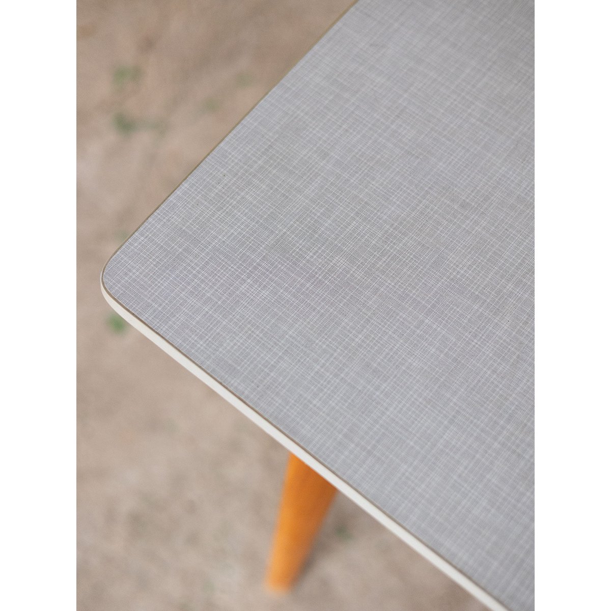Table à manger scandinave Karla N°1289 - Bon état bois clair, DEBONGOUT