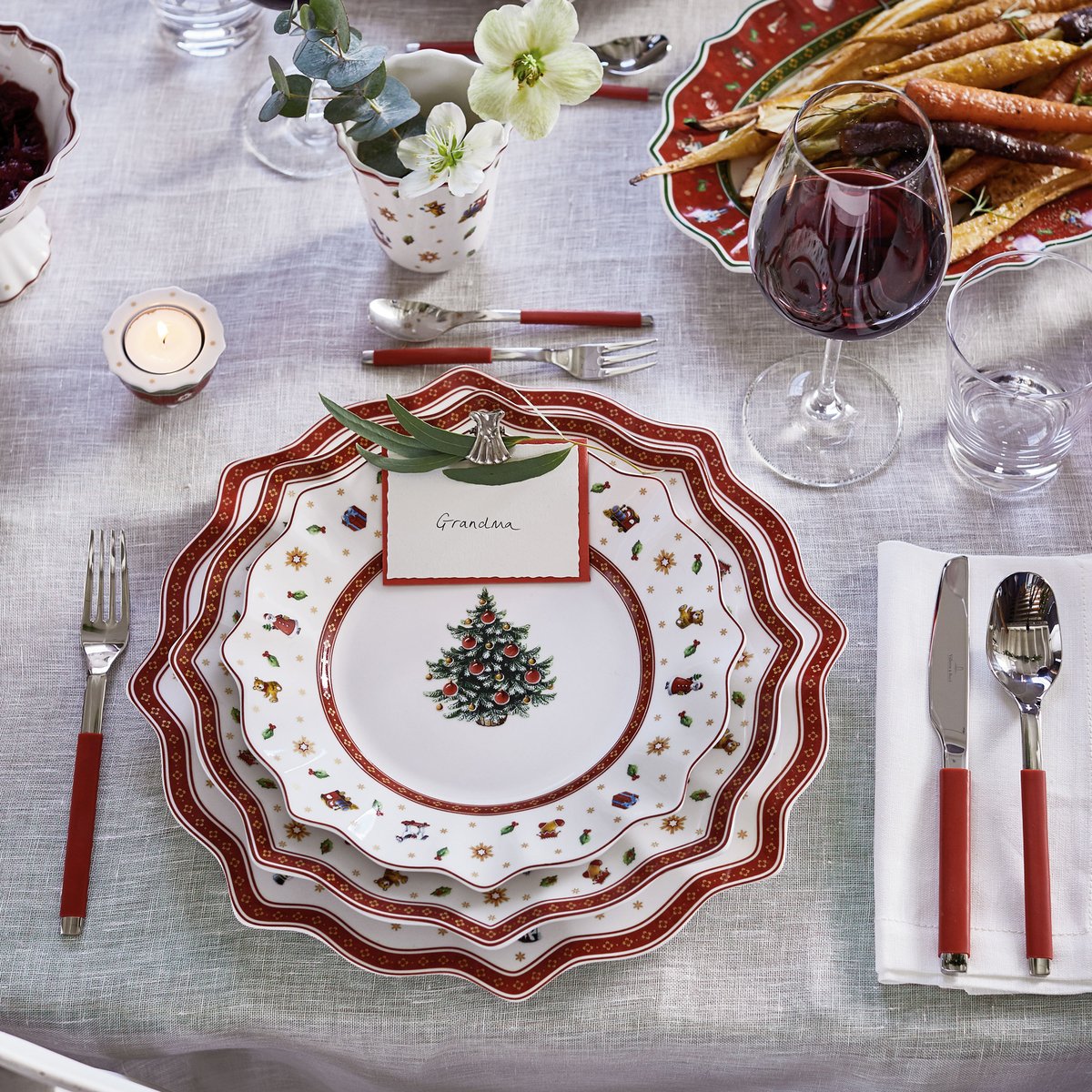 Assiette D'accueil TOY'S DELIGHT rouge, VILLEROY & BOCH