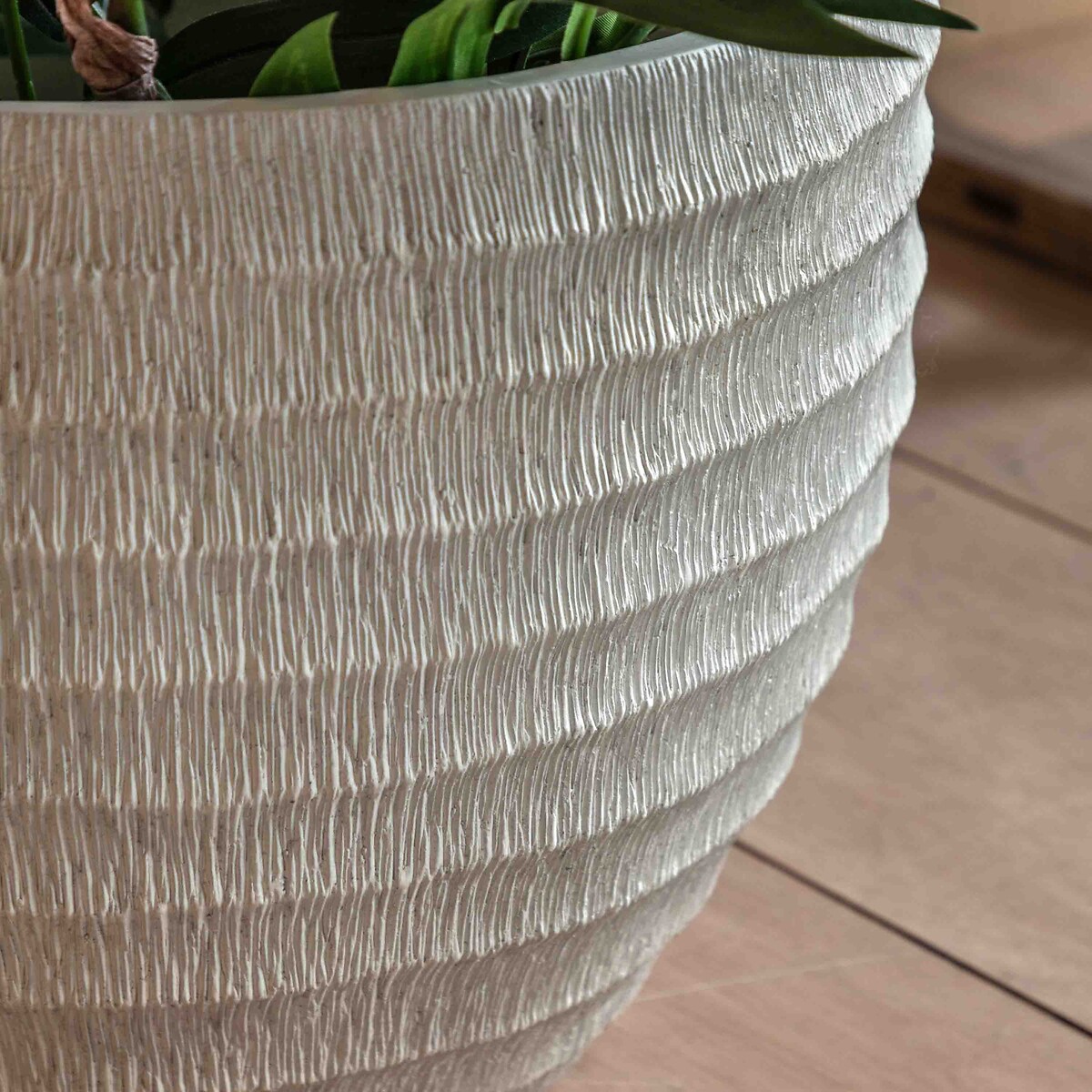 Limana Ridged Outdoor Planter in White white, ÉDITÉ
