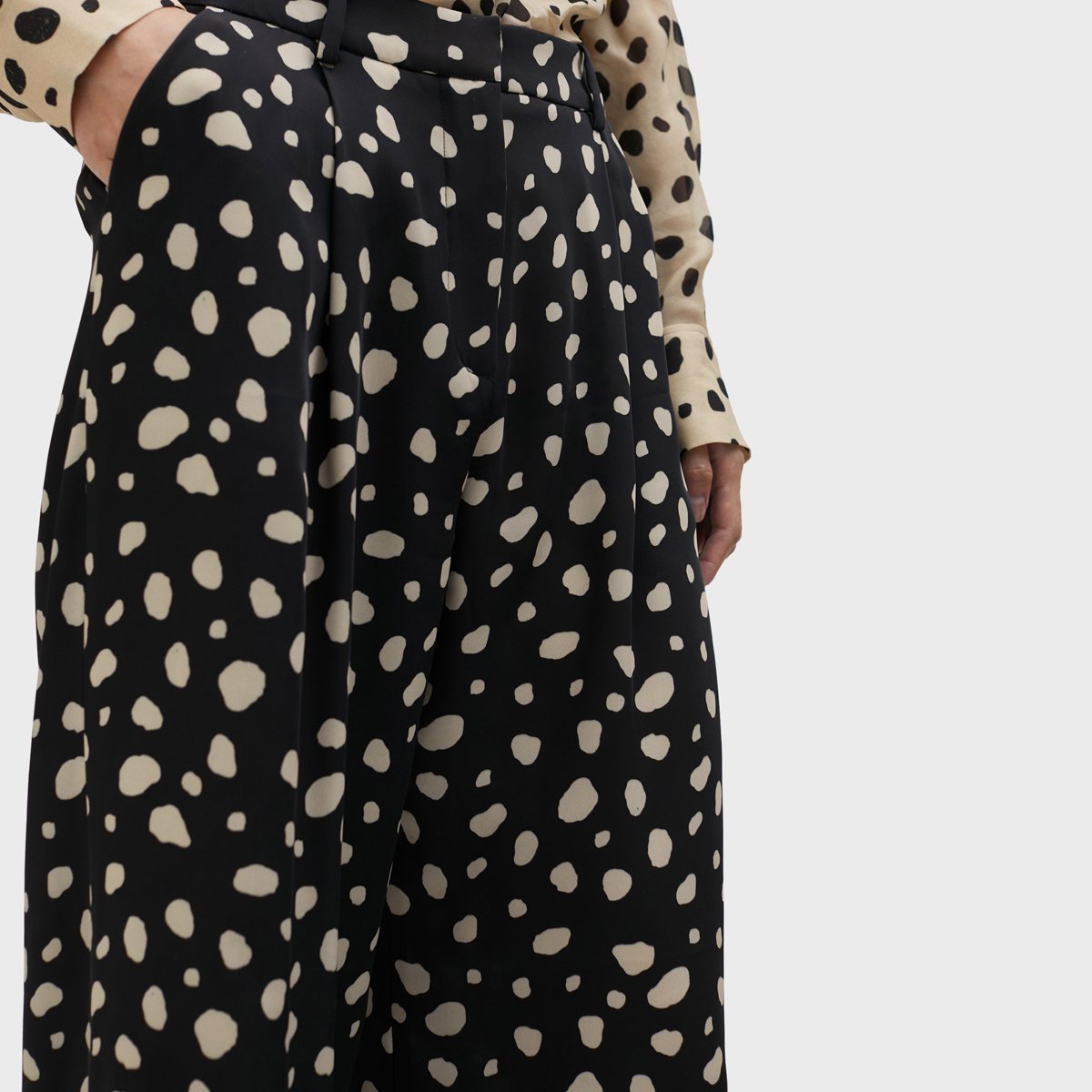 Pantalon large fluide à pinces noir, LOLA CASADEMUNT