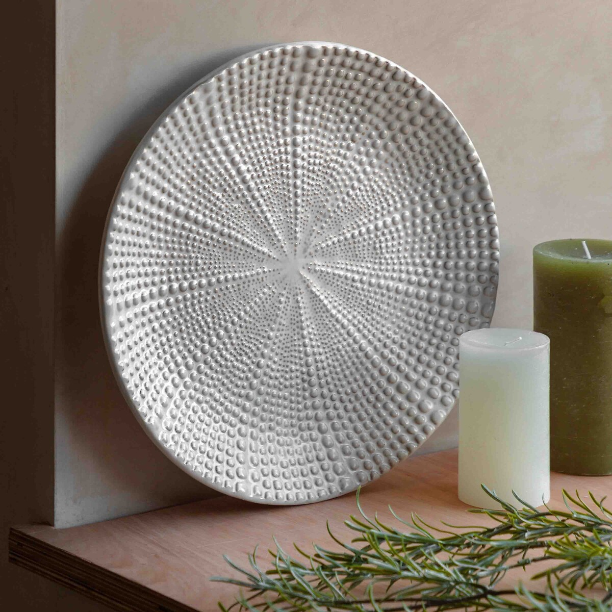 Textured Serving Plate white, ÉDITÉ