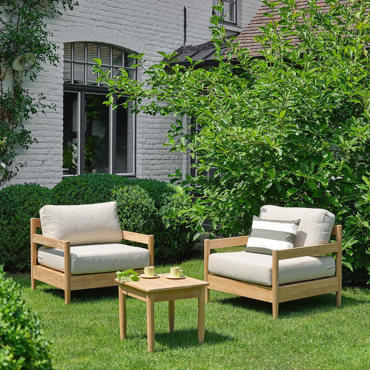Table d'appoint de jardin en teck massif CALVI naturel, BERAH GETAH