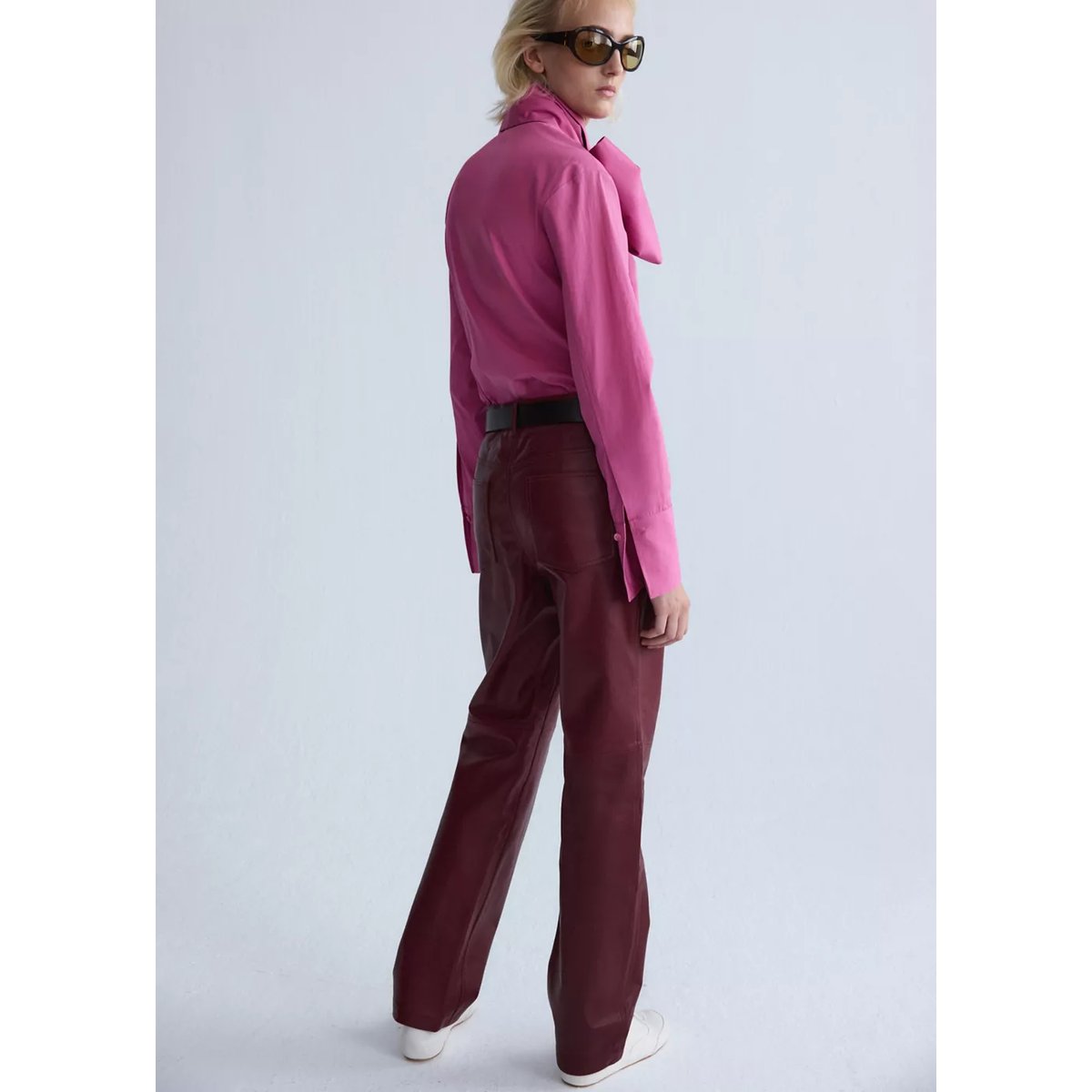 Pantalon droit en cuir lie de vin, MANGO