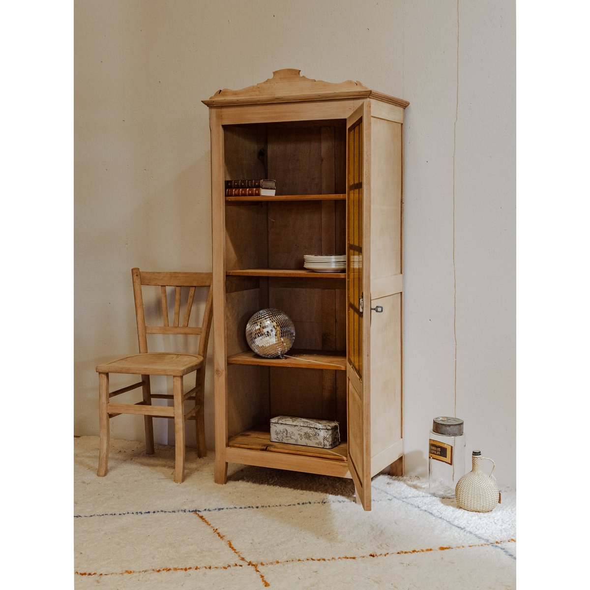 Vitrine en bois Victoria N°219 - Bon état bois clair, DEBONGOUT