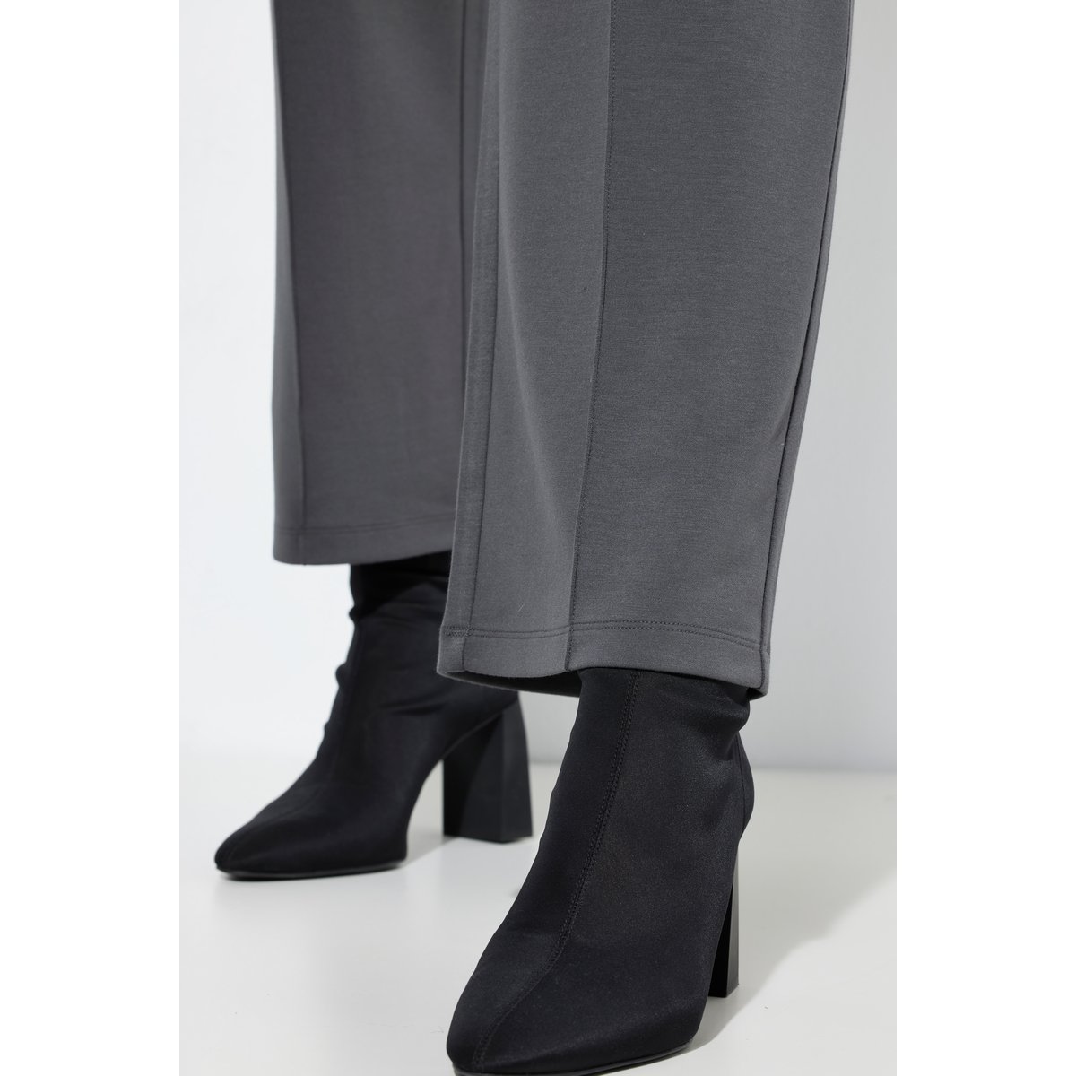 Pantalon Mary avec plis anthracite, ULLA POPKEN
