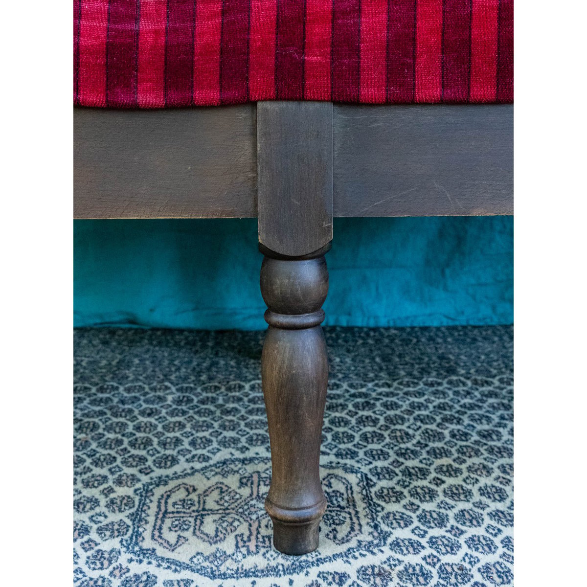 Banquette deux places en velours vintage Clara N°153 - Bon état bois foncé, DEBONGOUT