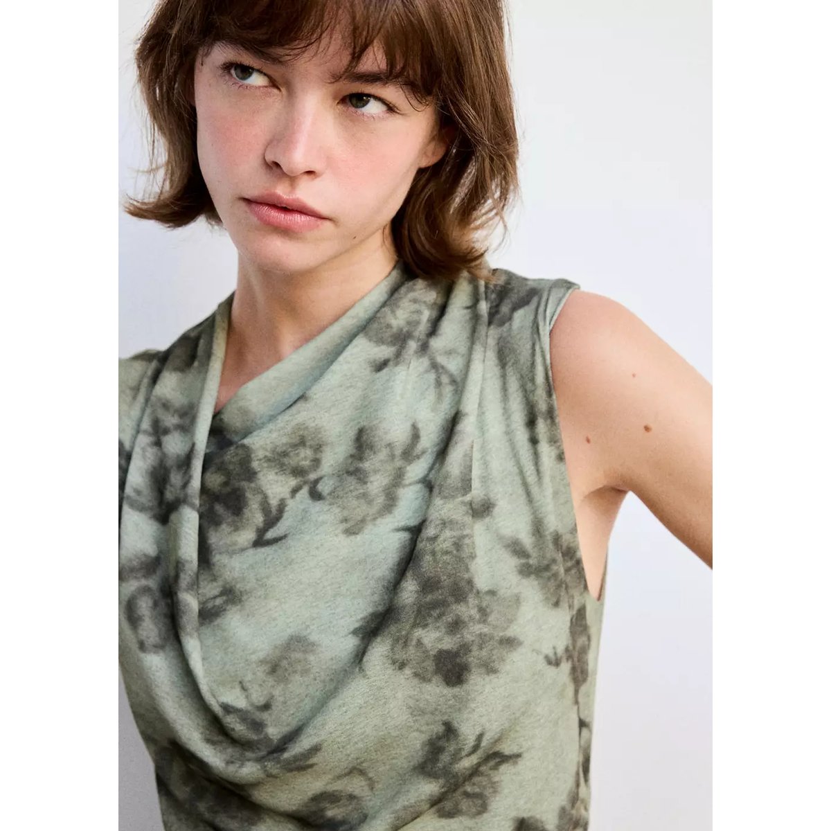 Robe asymétrique froncée latérale vert, MANGO