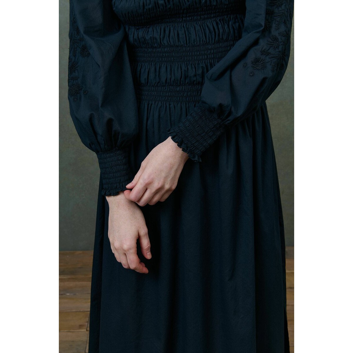 Aymee Smocked Midi Dress black, LOUISE MISHA
