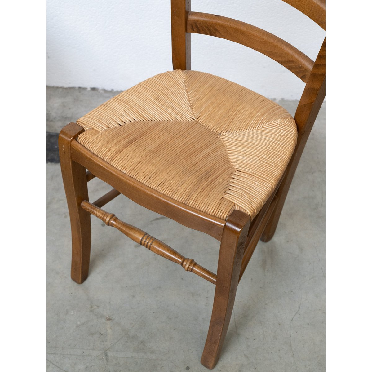 Paire de chaises en bois et paille Claude N°1723 - Bon état bois clair, DEBONGOUT