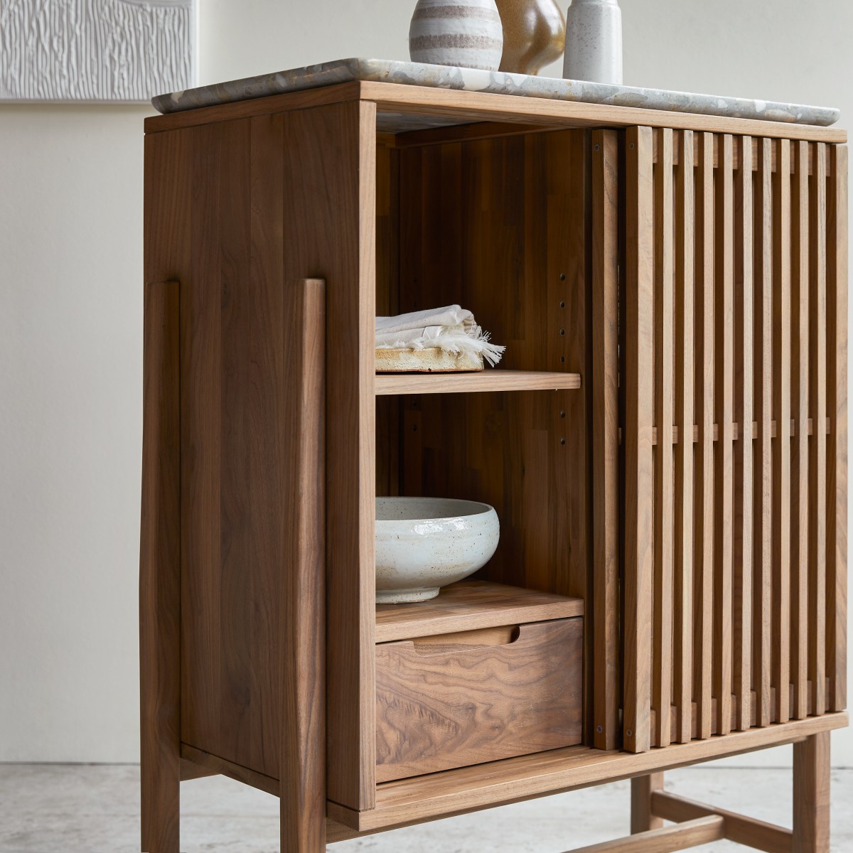 Buffet bas en Noyer massif, ISAURE marron, TIKAMOON
