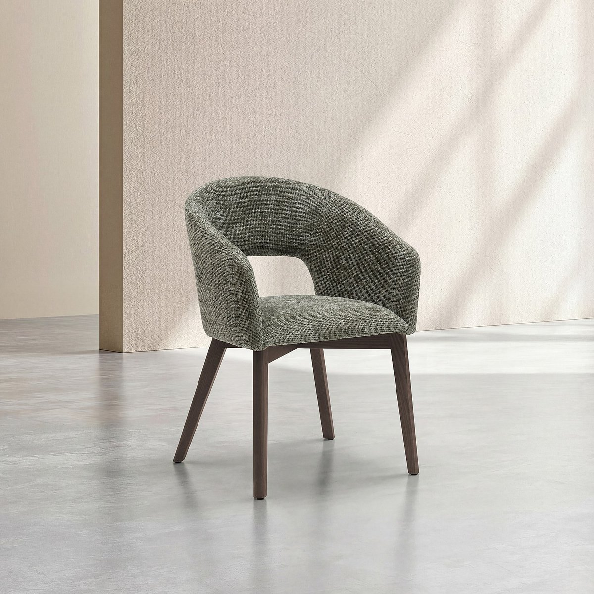 Lot de 2 chaises en tissu chenille et noyer avec accoudoirs RUSTI vert, HABITAT