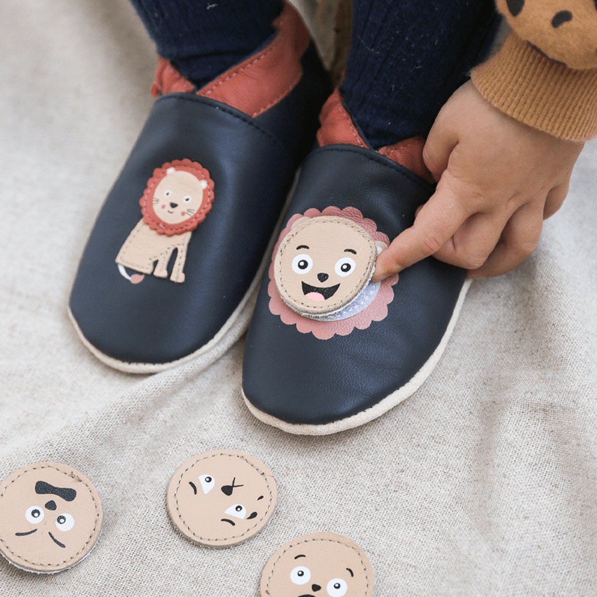 Chaussons bébé cuir souple à emotions bleu, TICHOUPS