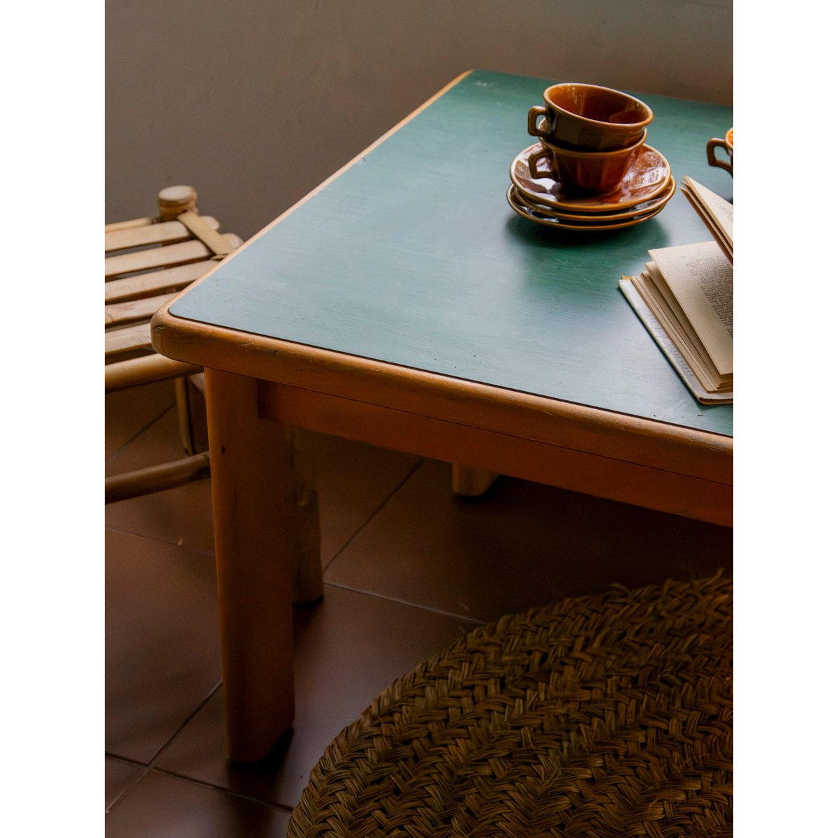 Table basse au plateau vert forêt Donna N°1606 - Bon état vert, DEBONGOUT