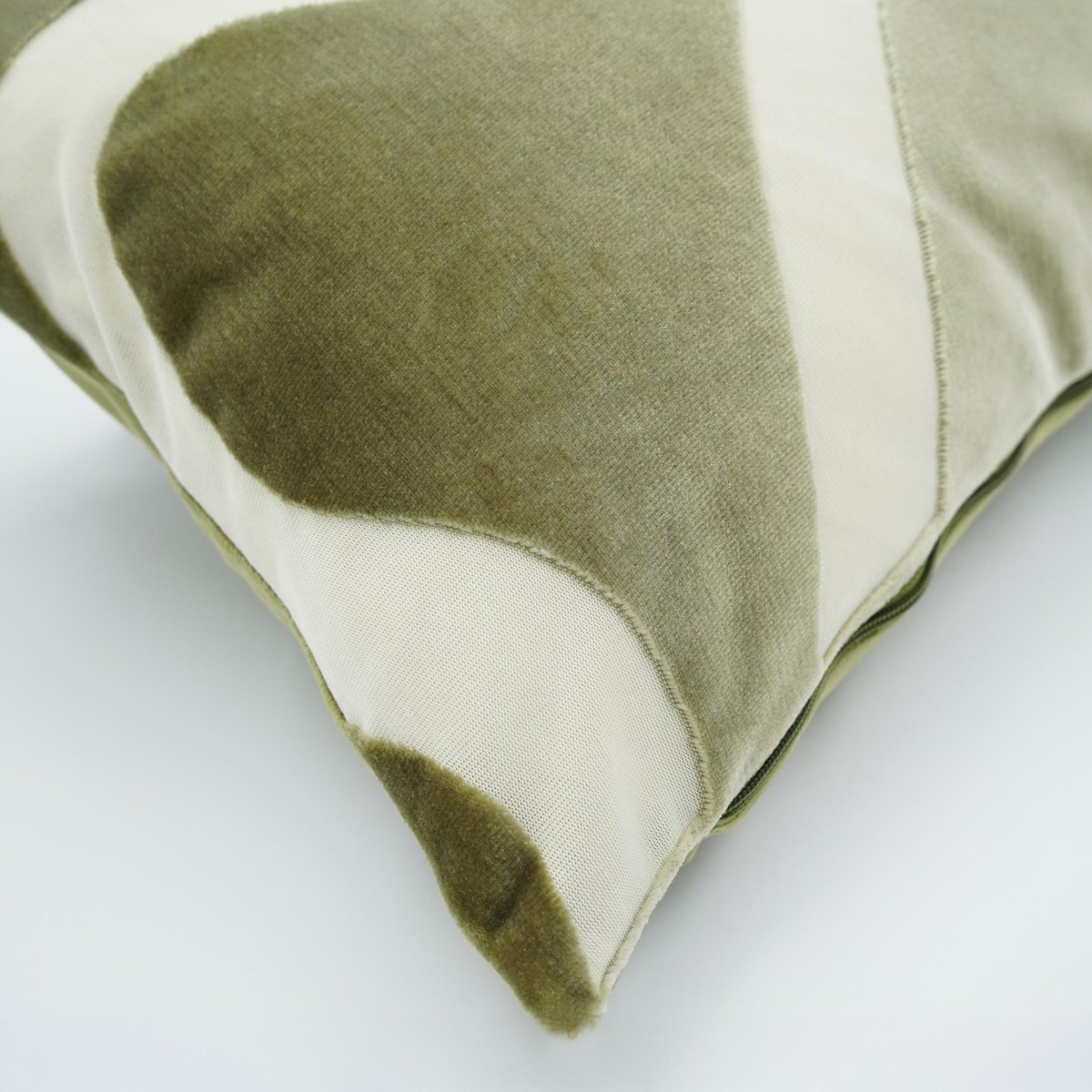 Coussin rectangulaire en velours à motif abstrait vert, DOUCEUR D'INTÉRIEUR