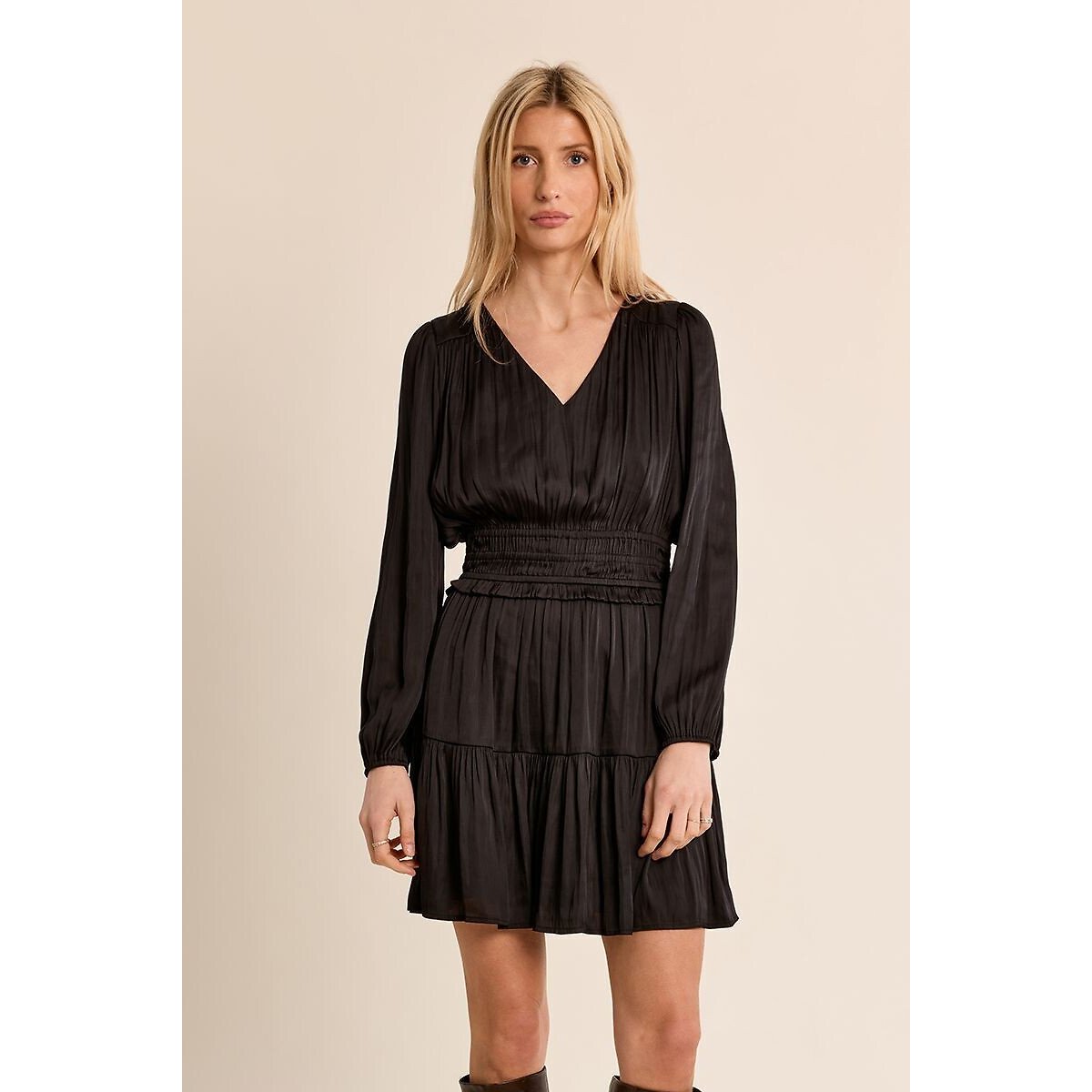 Robe courte satinée noir, MOLLY BRACKEN