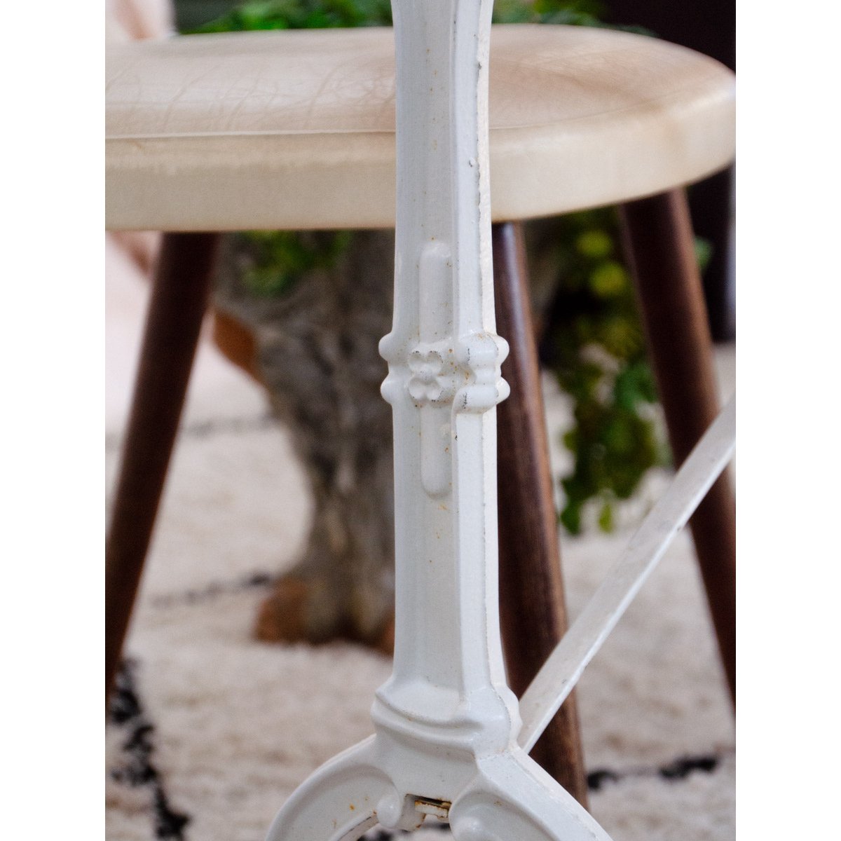 Table à manger bistrot vintage en émail et fonte Denise N°1377 - Bon état vert, DEBONGOUT