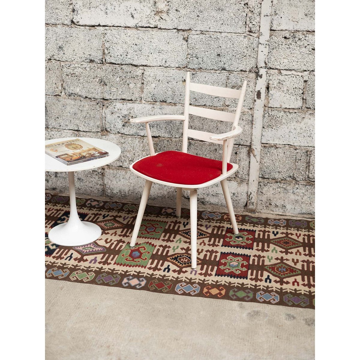 Chaise rouge et blanche Alma N°1724 - Bon état blanc, DEBONGOUT