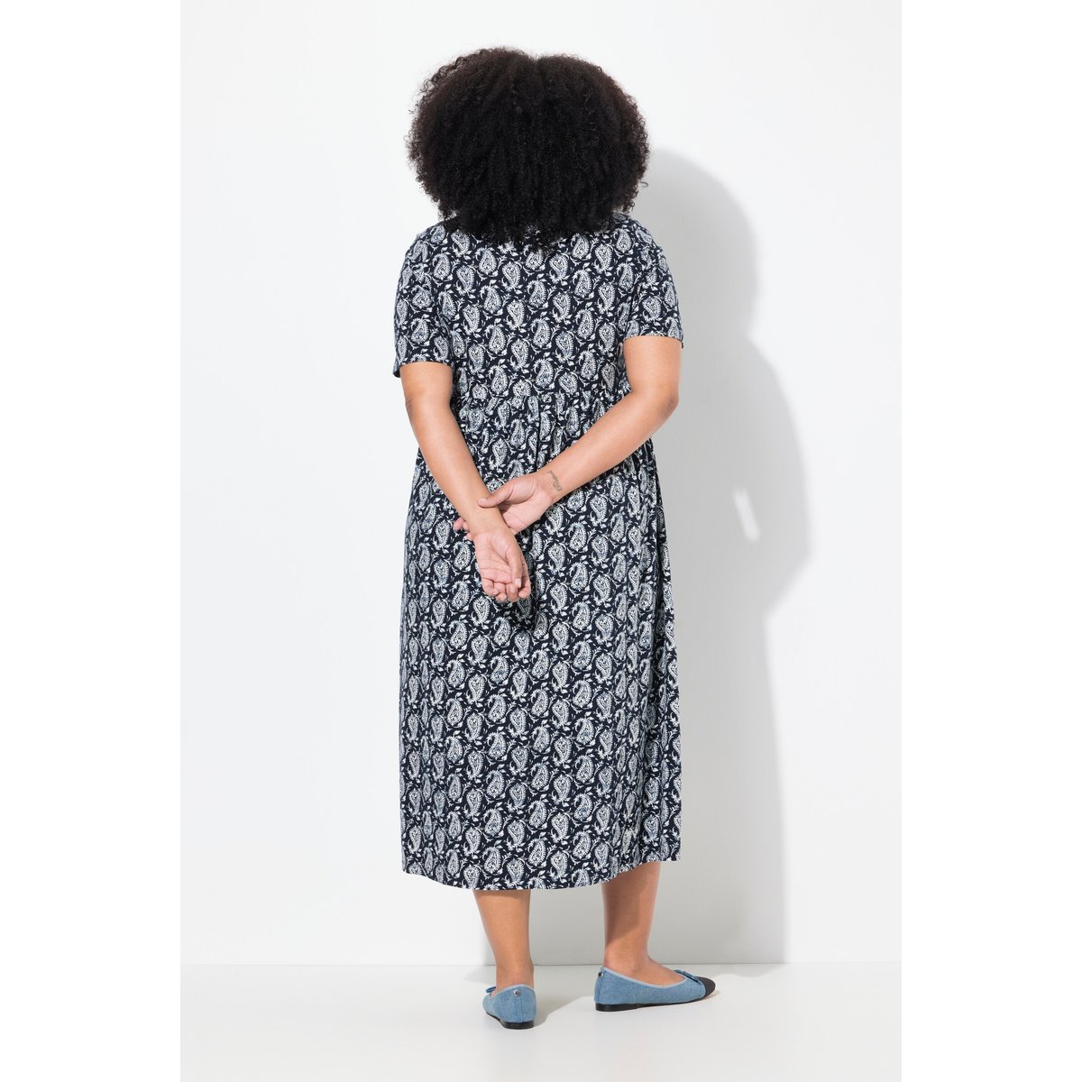 Robe maxi, coupe évasée. Décolleté V marine, ULLA POPKEN