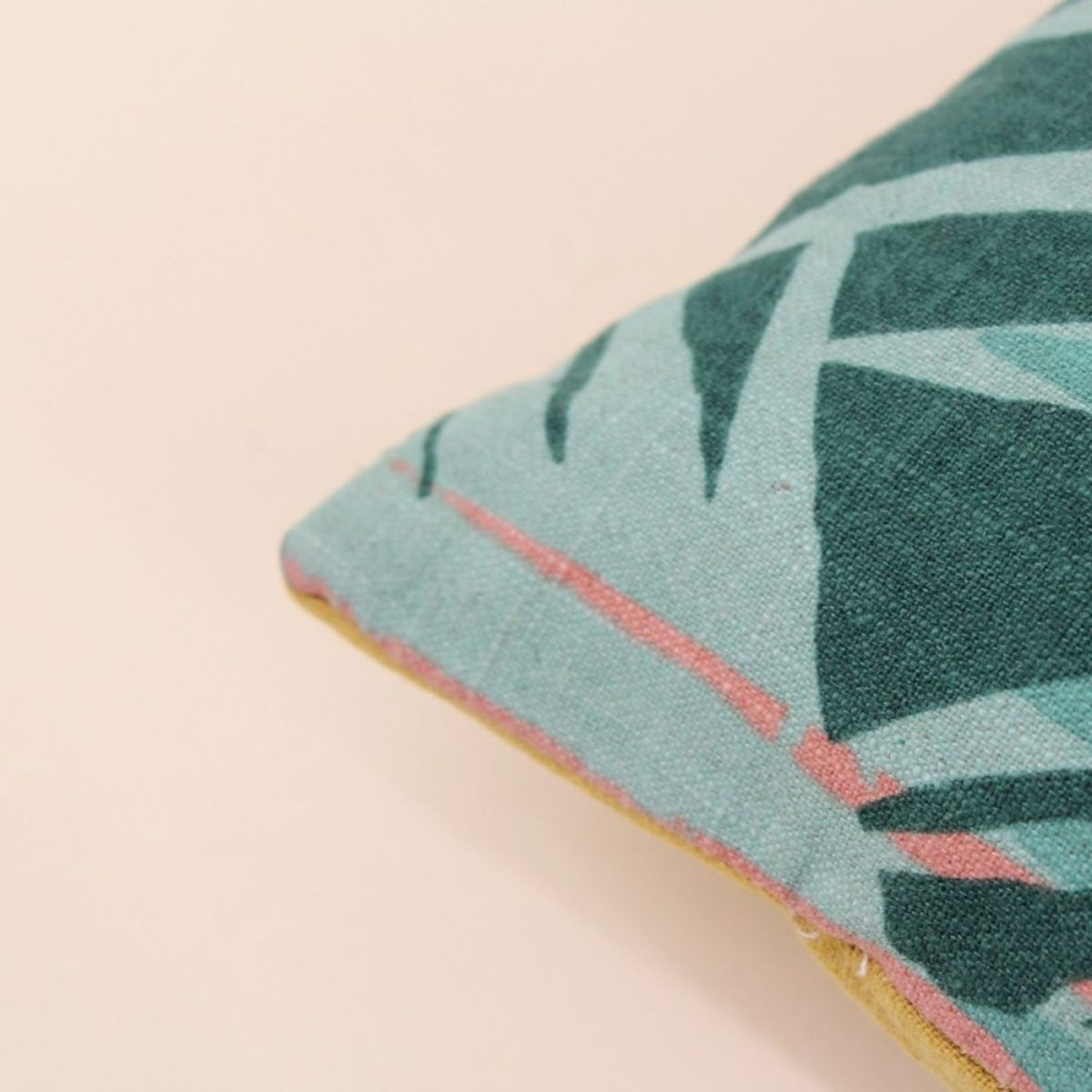 Coussin effet lin motifs feuillage 30x50cm vert, ORNAMI