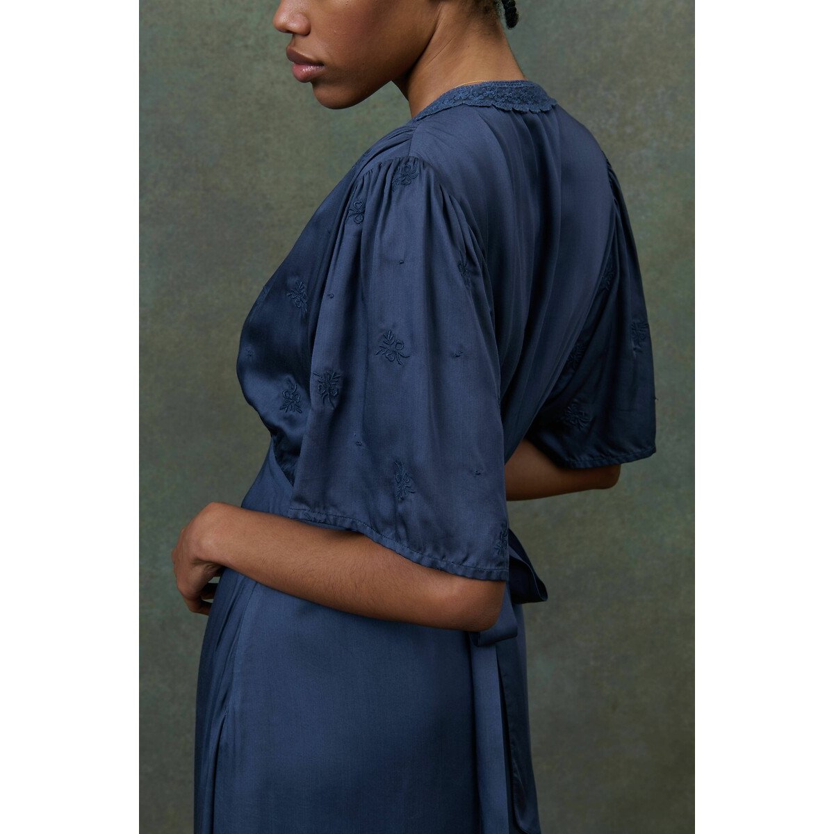 Lazlai Belted V-Neck Maxi Dress navy, LOUISE MISHA