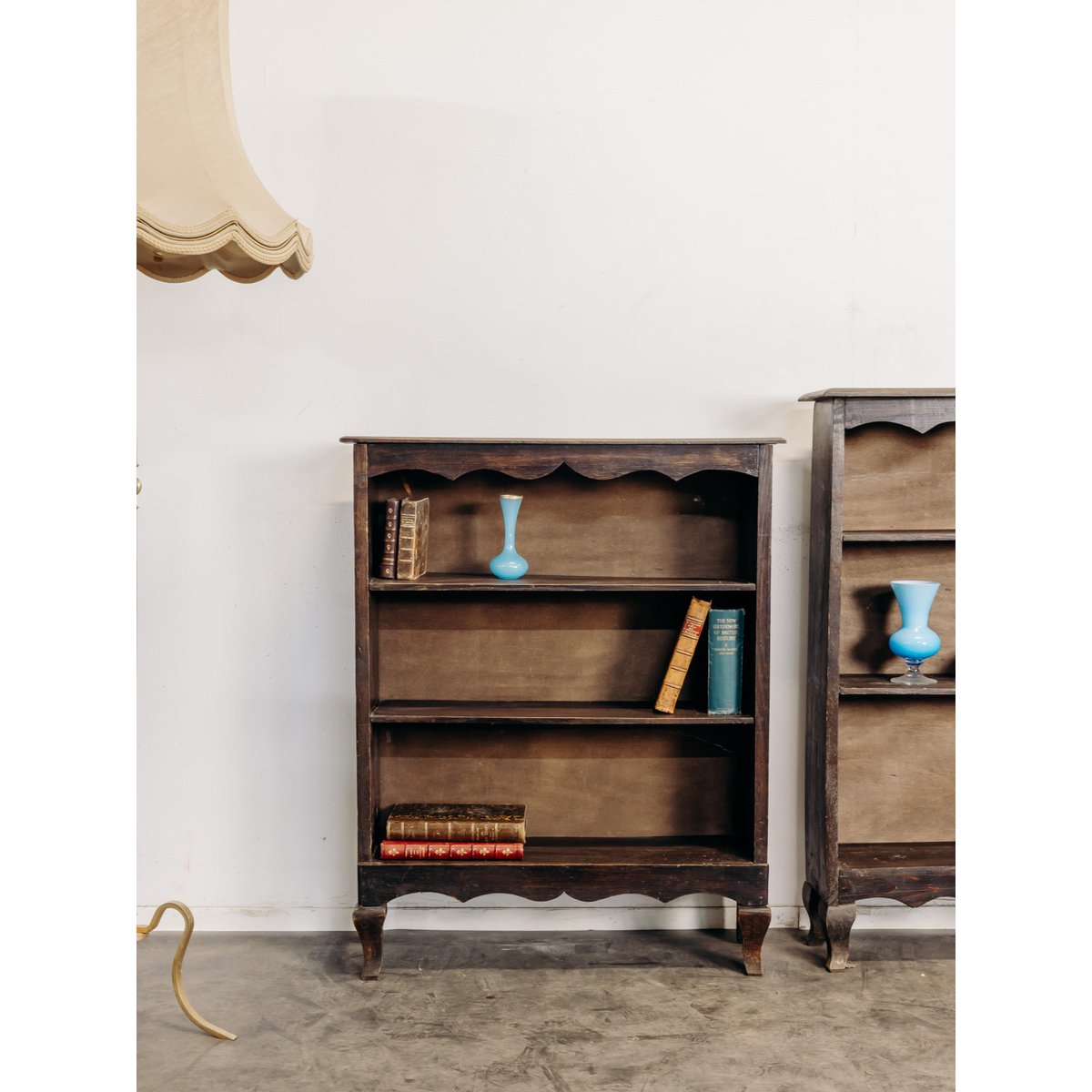 Paire d'étagère ouverte en bois foncé Gaëlle N°1568 - Bon état noir, DEBONGOUT