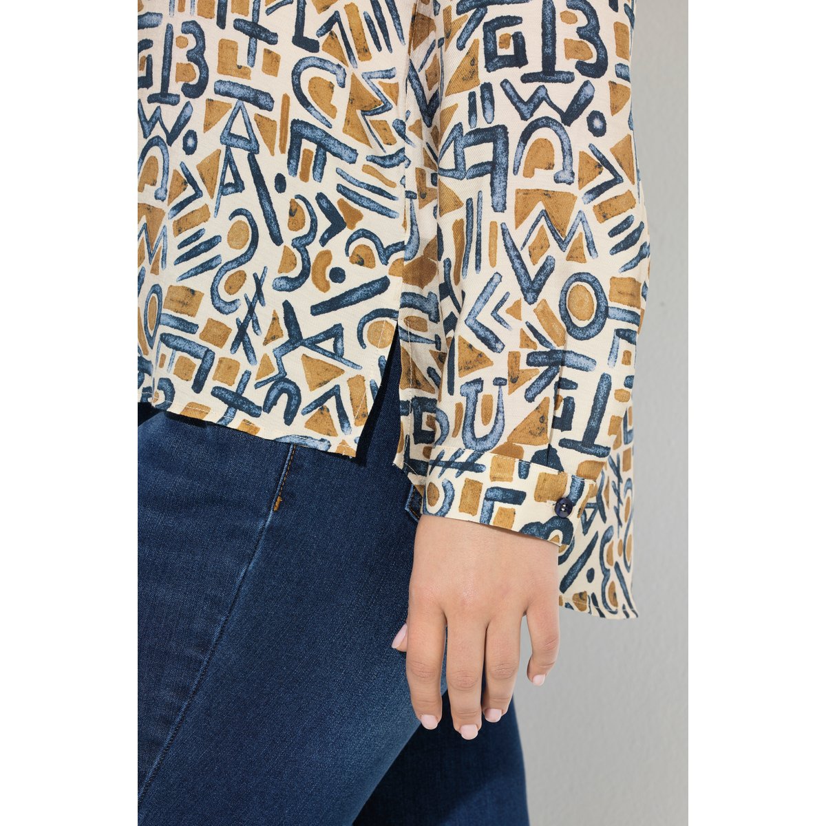 Blouse imprimée à col tunisien et manches abricot clair, ULLA POPKEN