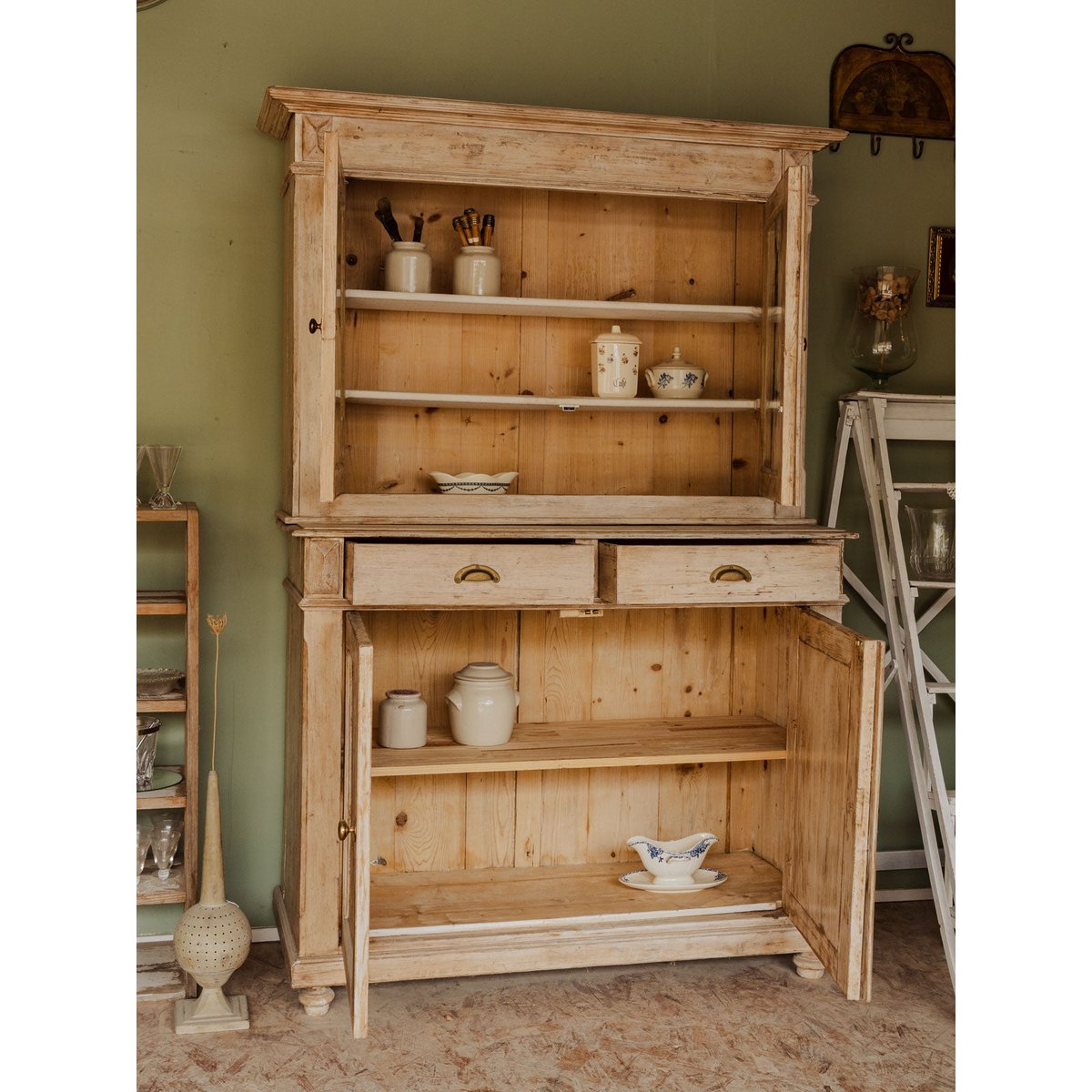 Buffet à deux corps en bois Gilbert N°1886 - Bon état bois clair, DEBONGOUT