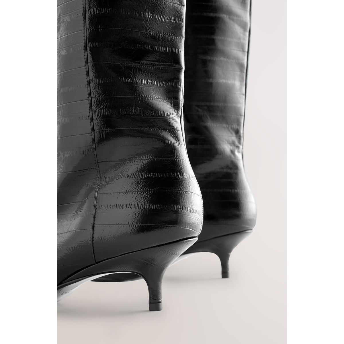 Bottes hauteur genou à talon incliné noir texturé, NEXT
