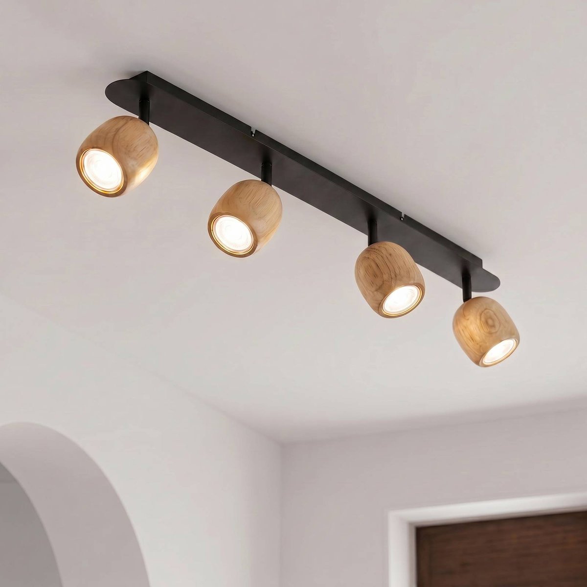 Spot en bois moderne, Sloane noir, bois clair, LINDBY
