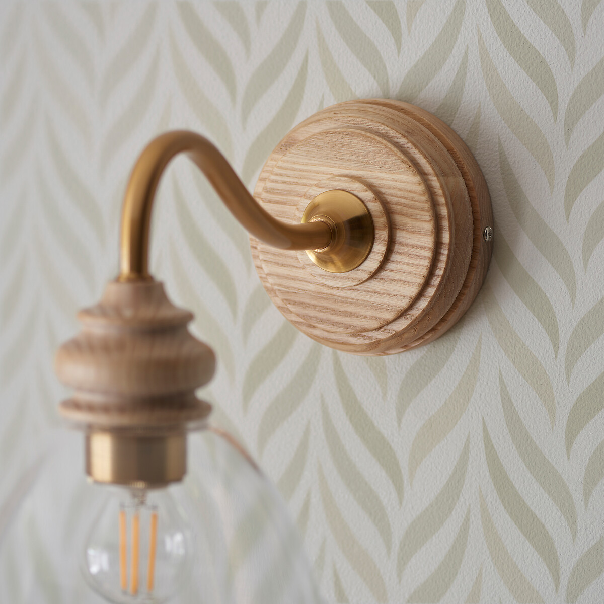 Clover Arched Wall Light in Natural Ash natural, ÉDITÉ