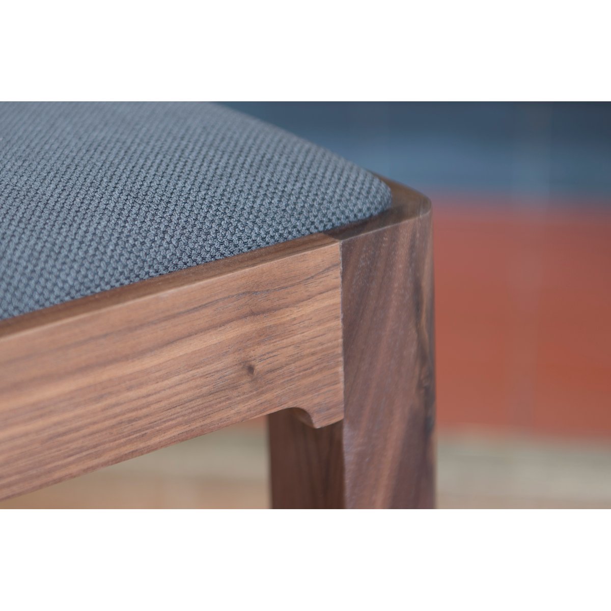 Chaise en noyer HEMËT gris foncé, PRODUIT INTERIEUR BRUT