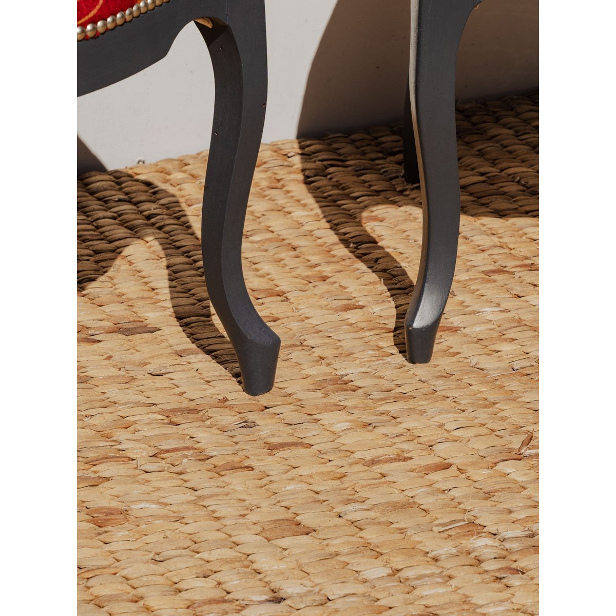 Paire de chaises en bois et motifs colorés Claude N°1142 - Bon état noir, DEBONGOUT