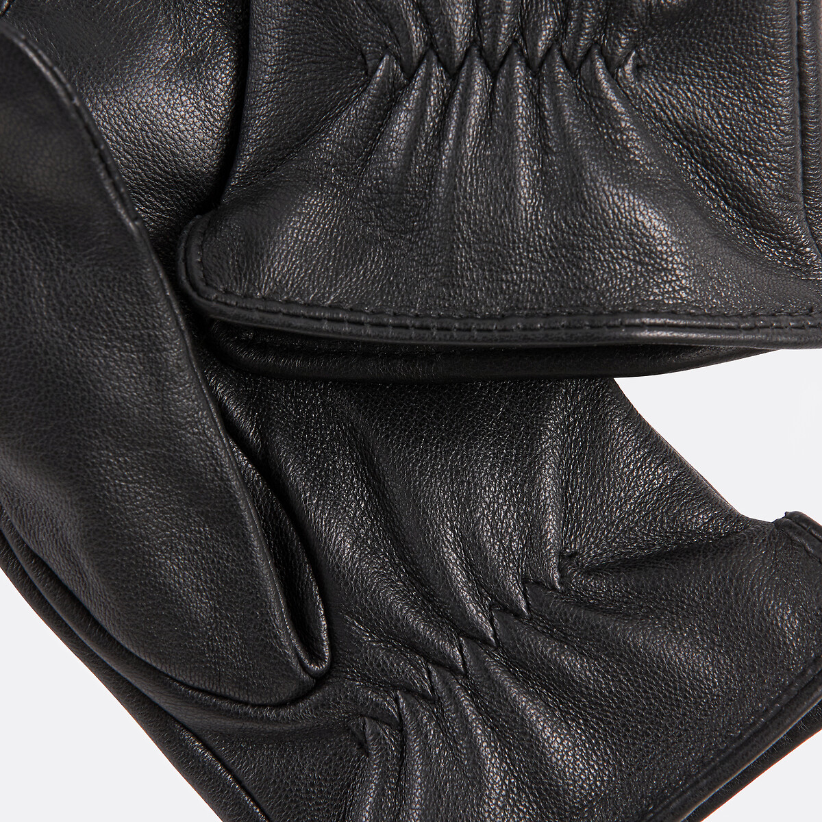 Gants noir, PIECES