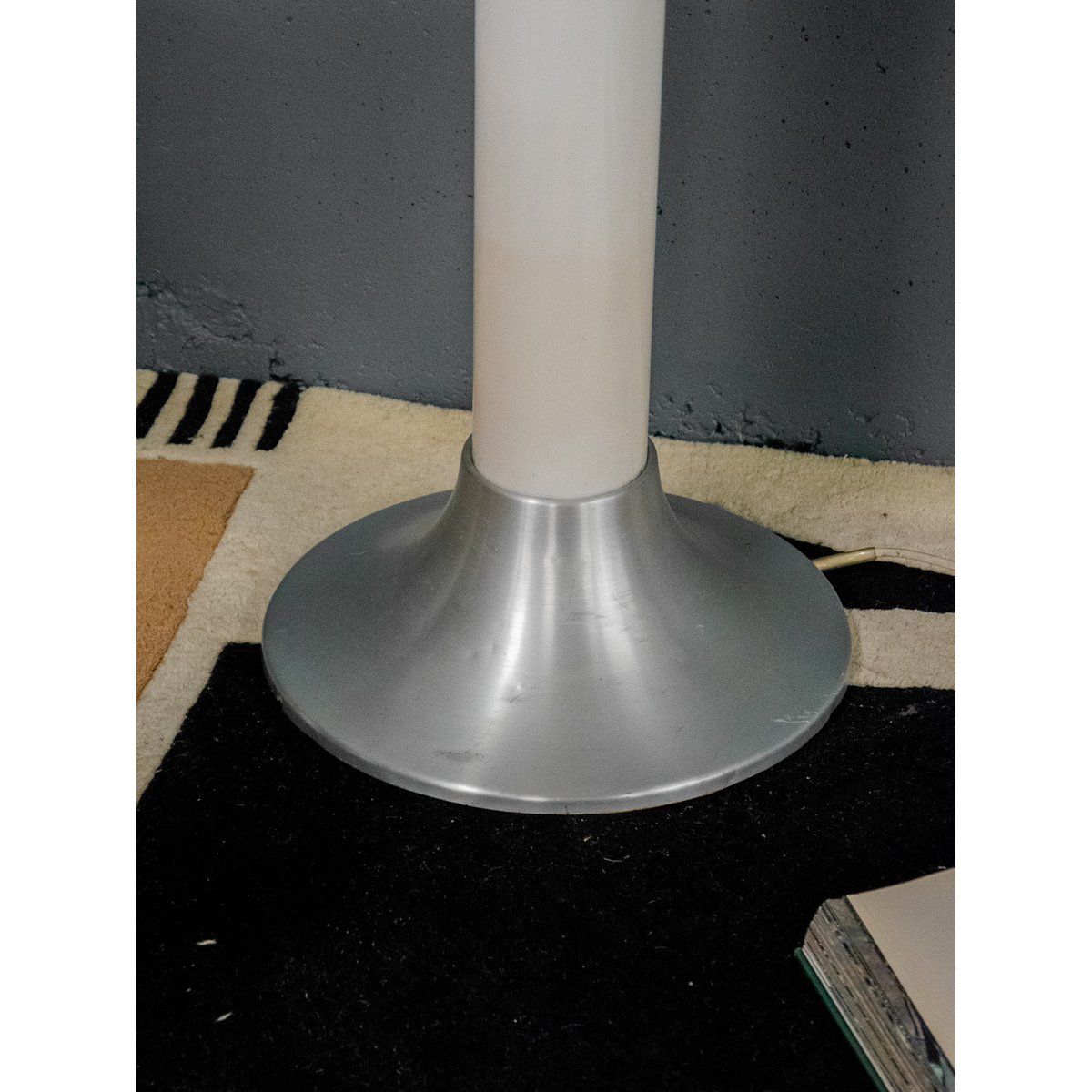 Lampadaire néon en métal Julien N°272 - Bon état blanc, DEBONGOUT