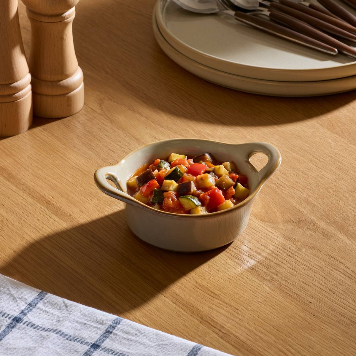 Plat rond en grès TERRE INCONNUE beige, ATMOSPHERA