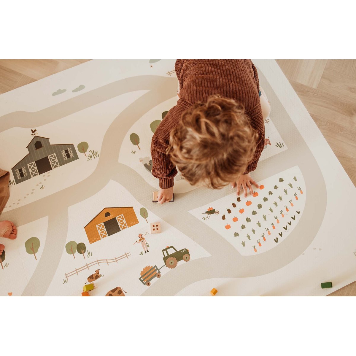 play&go - tapis puzzel, boîte de rangement & mini maison - farm multicolor, PLAY ET GO