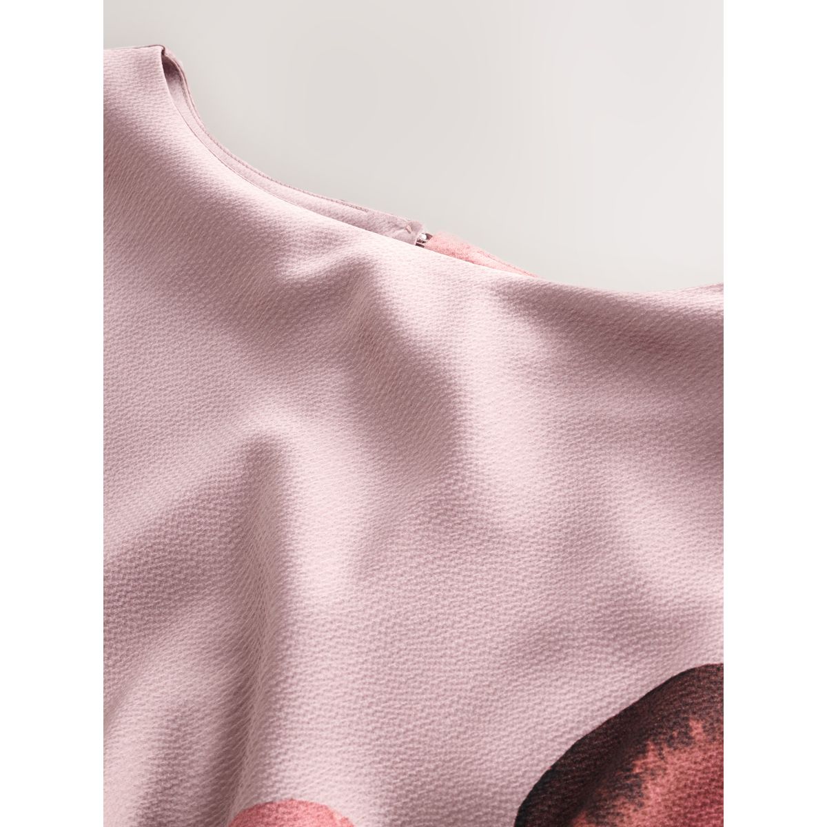 Robe mi-longue en satin texturé effet cintré imprimé floral rose, NEXT