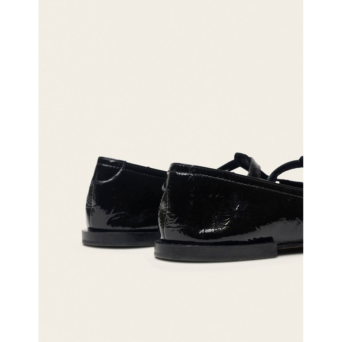 Ballerines NOLA cuir plissé verni noir, ODAJE
