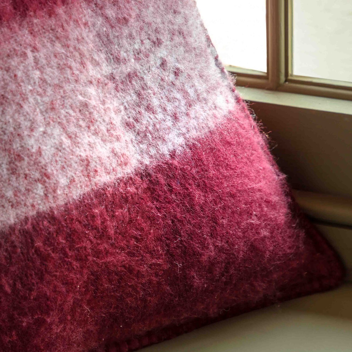 Check Faux Moira Cushion merlot, ÉDITÉ