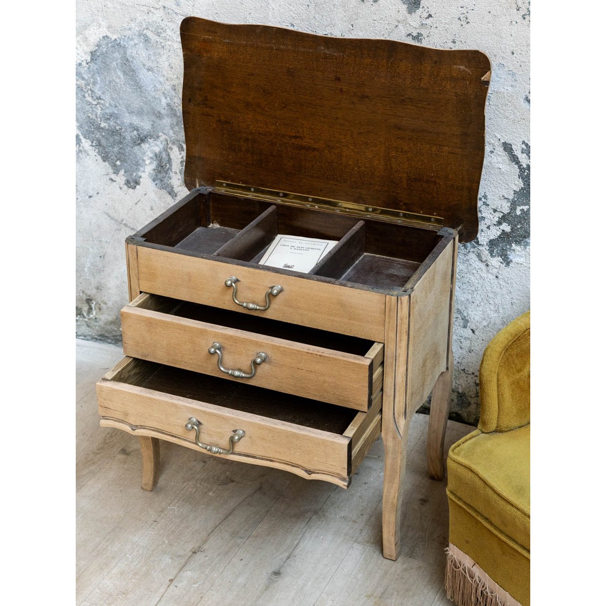 Table de chevet en bois Maïa N°1607 - Bon état bois clair, DEBONGOUT